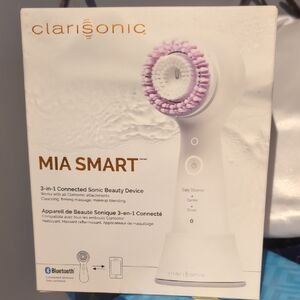 Clarisonic Mia Smart White and Purple Device